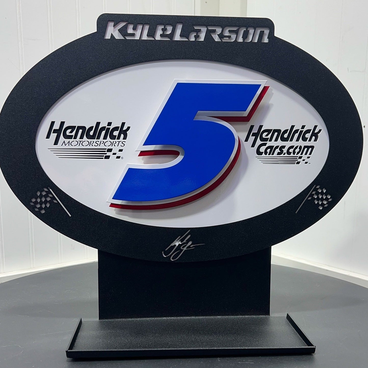 Kyle Larson #5 Oval 3D Oval 3D Premier Metal Diecast Display