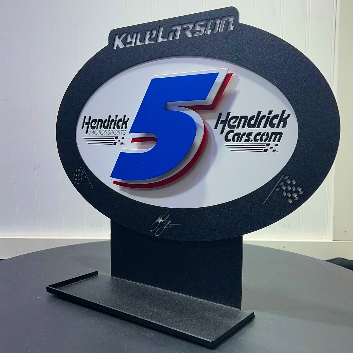 Kyle Larson #5 Oval 3D Oval 3D Premier Metal Diecast Display