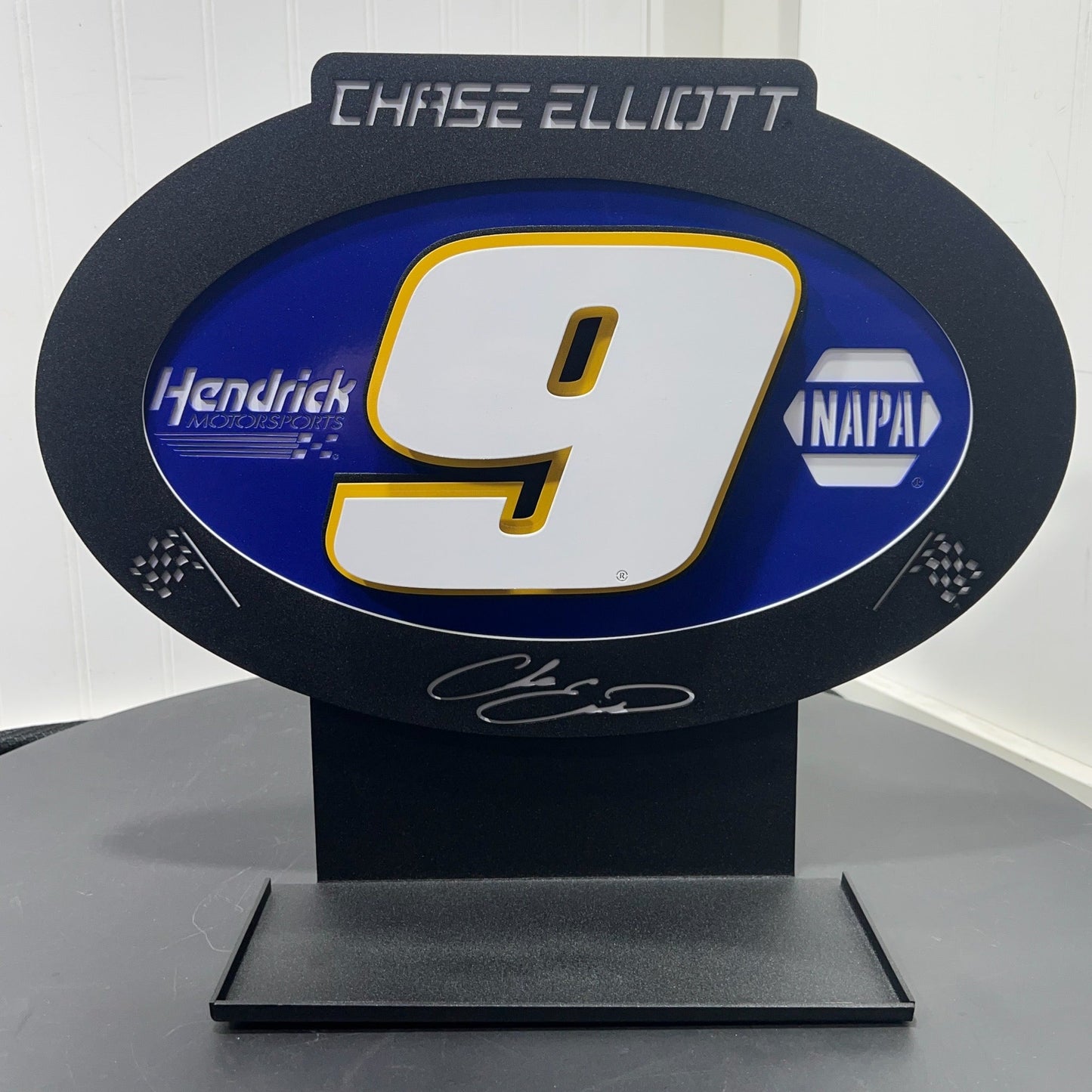 Chase Elliott #9 Oval 3D Oval 3D Premier Metal Diecast Display