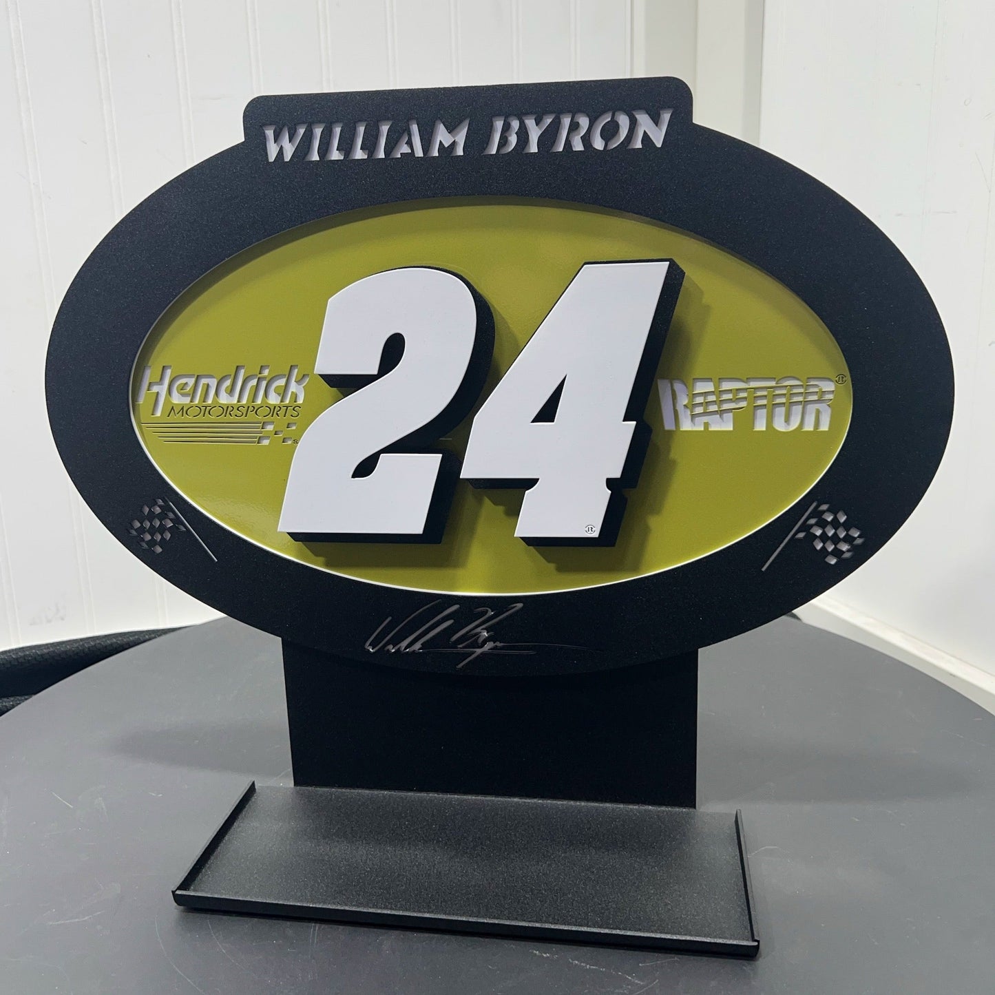 William Byron #24 Oval 3D Oval 3D Premier Metal Diecast Display